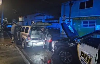 Atienden policías municipales a conductores varados por lluvia