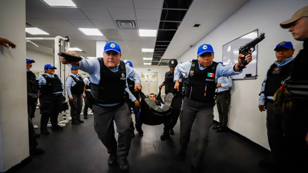 Policías de Monterrey reciben entrenamiento en primeros auxilios en combate