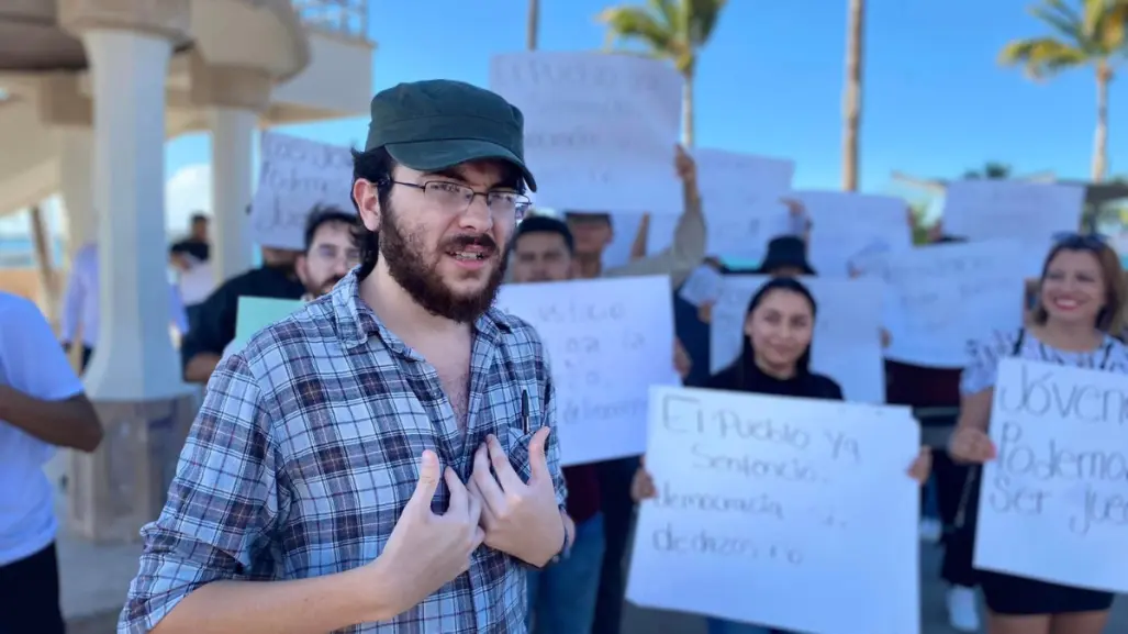 Jóvenes se manifiestan a favor de la reforma del Poder Judicial en La Paz