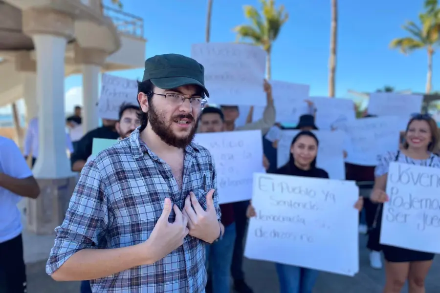 Jóvenes se manifiestan a favor de la reforma del Poder Judicial en La Paz