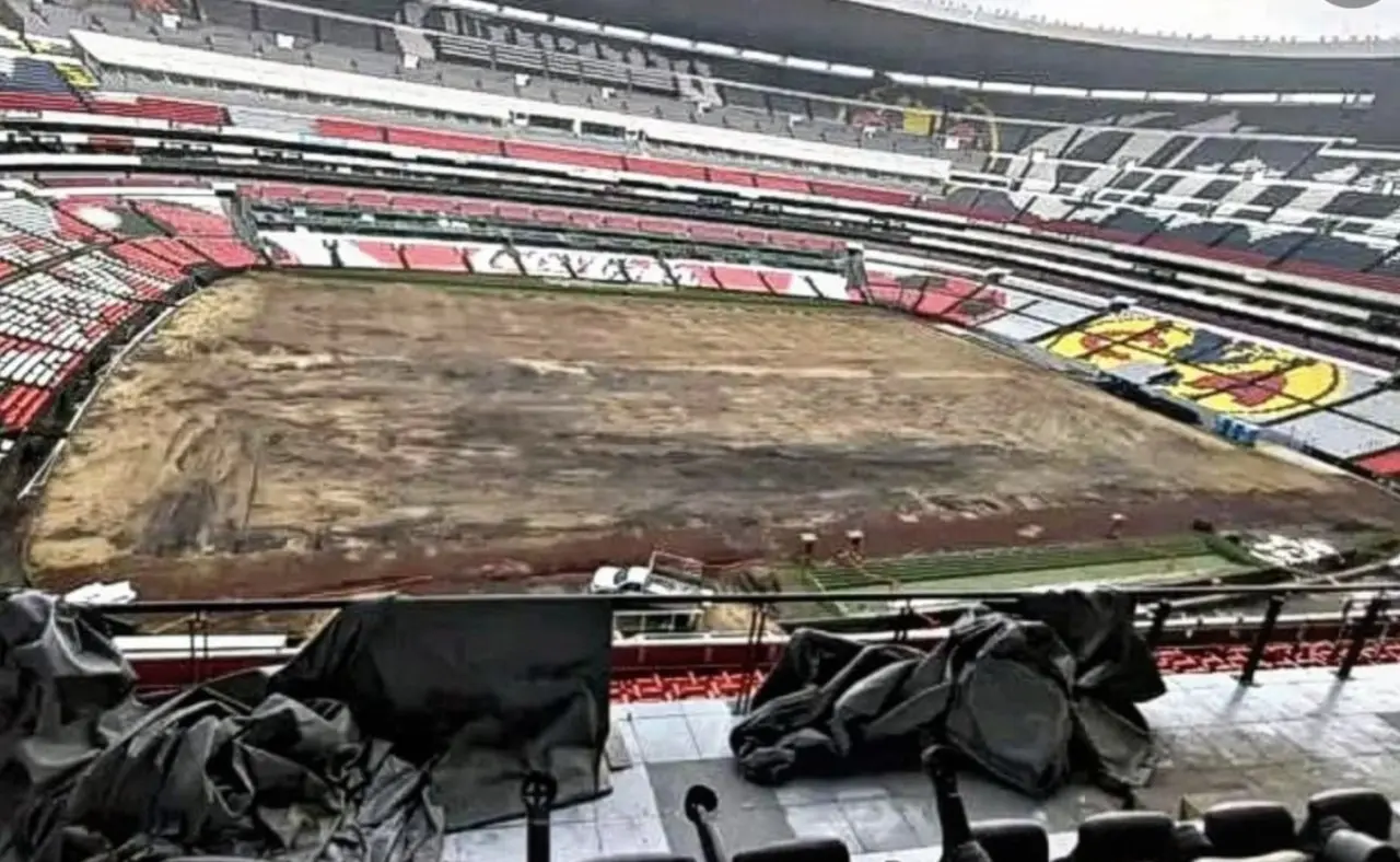 La remodelación del Azteca ha llevado a retirar el cesped y parte de las gradas. Foto: X @MXESTADIOS