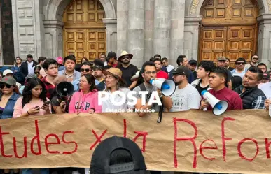 Estudiantes de UAEMéx toman las calles para apoyar reforma judicial (VIDEO)