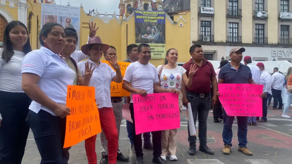 Juventudes Morena marchan a favor de reforma al Poder Judicial en Xalapa