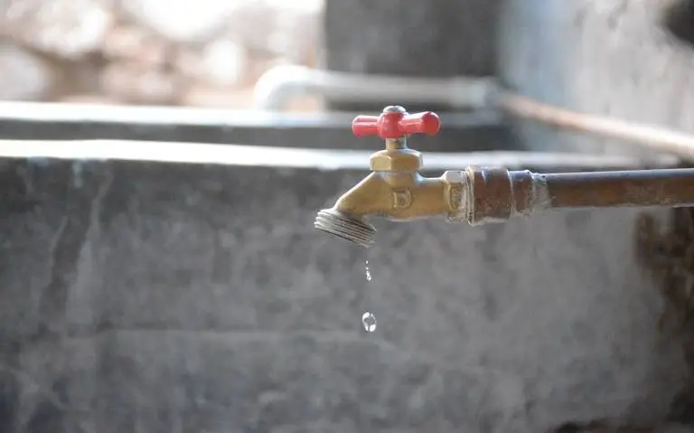 Parras de la Fuente sufre corte de agua sin previo aviso