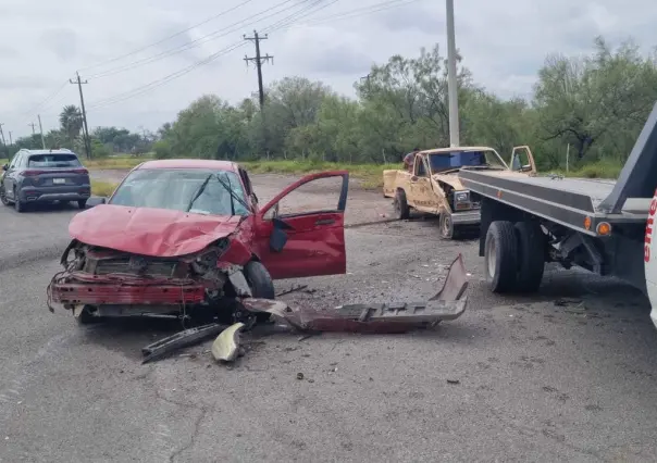 Choque en la carretera estatal 20 deja a una maestra lesionada