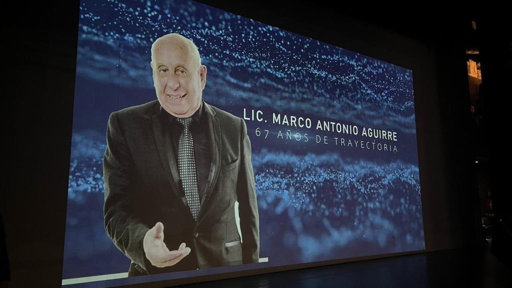 Rinden homenaje en Saltillo a Marco Antonio Aguirre por sus 67 años de carrera