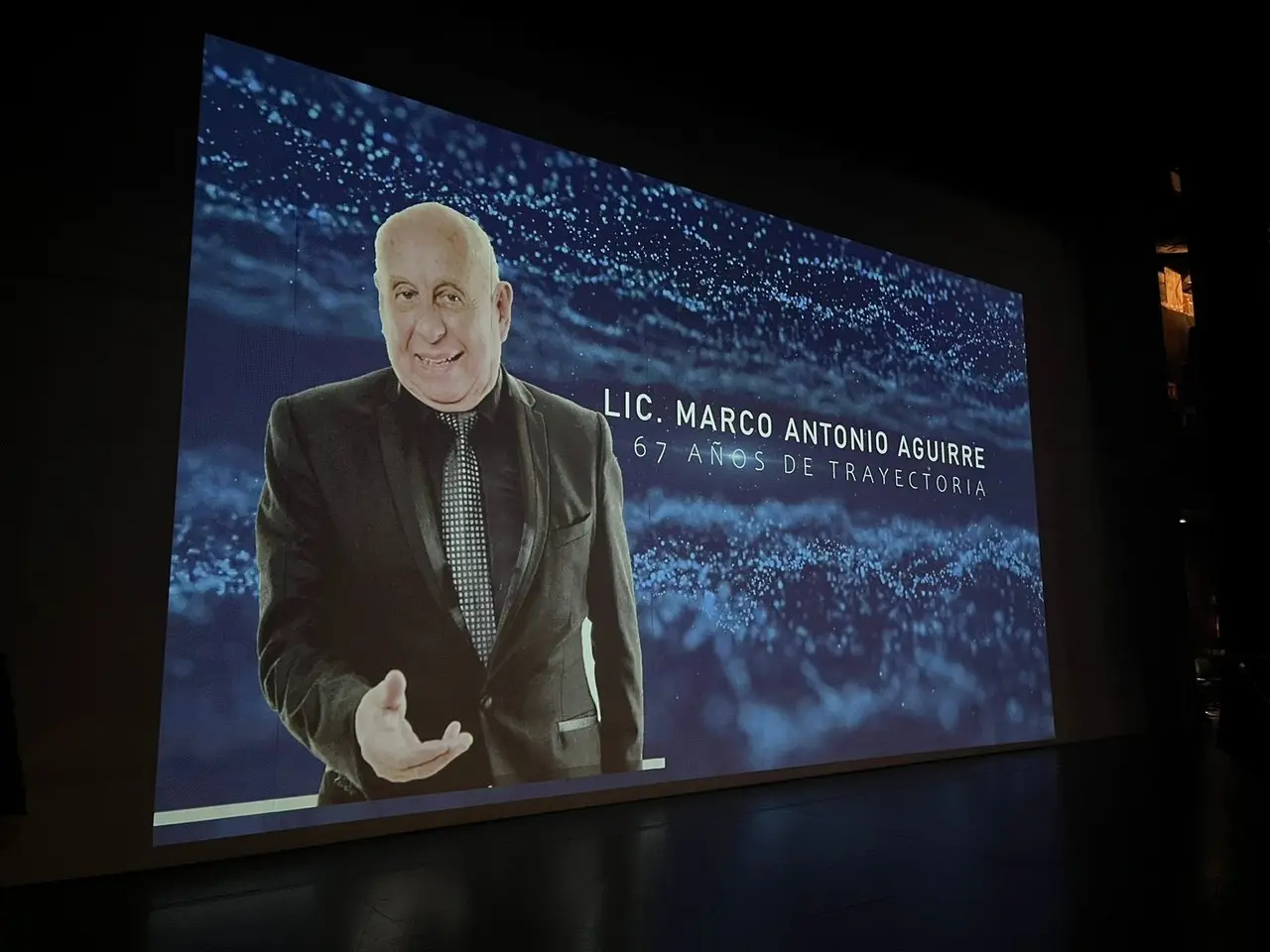 Aguirre recibió un homenaje en el teatro Fernando Soler. (Fotografía: Marco Juárez)