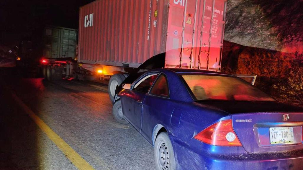 Guardia Estatal atiende accidente en Carretera Federal 101