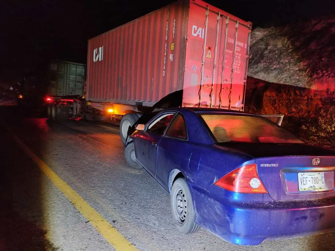 La Guardia Estatal de Apoyo Carretero atendió un accidente de tránsito ocurrido en el kilómetro 68 de la Carretera Federal 101, en el tramo Tula-Ciudad Victoria, Tamaulipas. Foto: SSPT