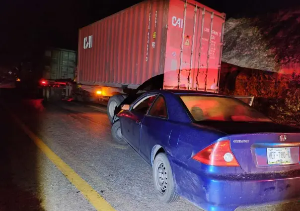 Guardia Estatal atiende accidente en Carretera Federal 101