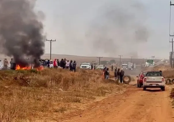 Reabren carretera tras bloqueo en Camalú, Baja California