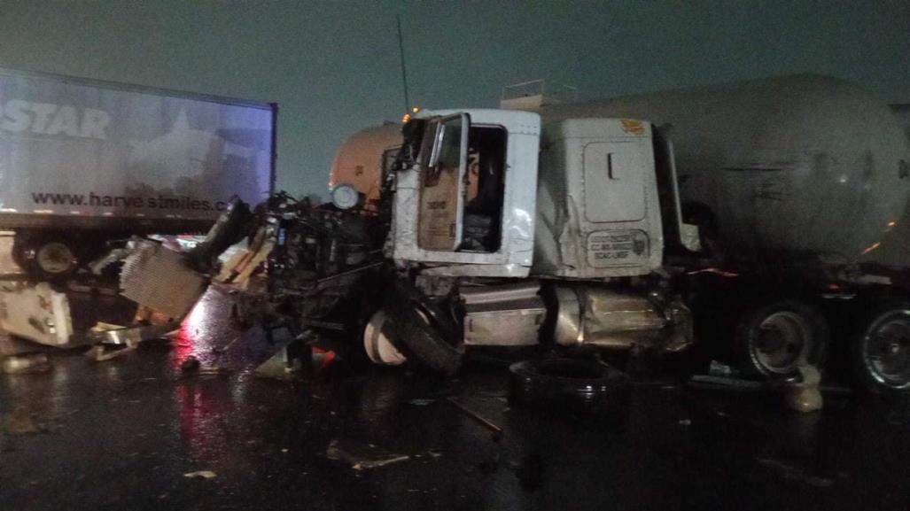 Choque múltiple en la carretera a Monclova deja dos heridos