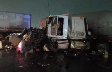 Choque múltiple en la carretera a Monclova deja dos heridos