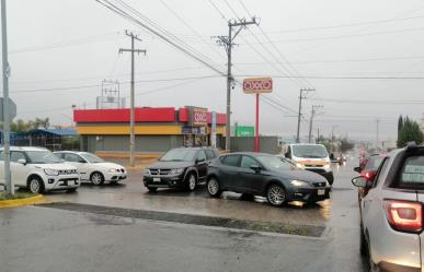 Lluvia provoca caos vial al sur de Saltillo