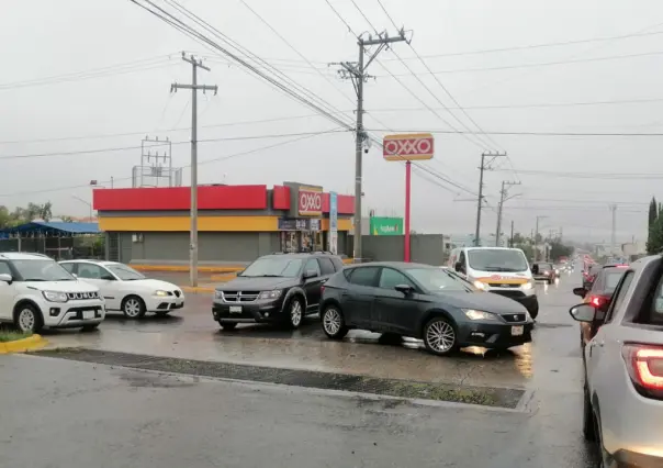 Lluvia provoca caos vial al sur de Saltillo