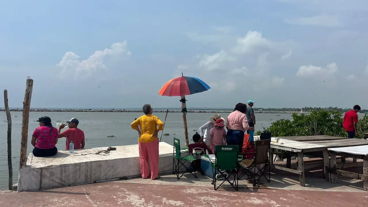 Familias de los pescadores. Foto: Posta Redacción