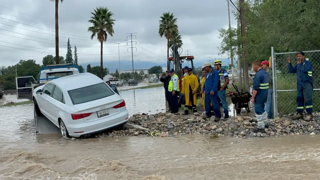 Caos vial y encharcamientos en Saltillo tras fuertes lluvias