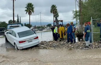 Caos vial y encharcamientos en Saltillo tras fuertes lluvias