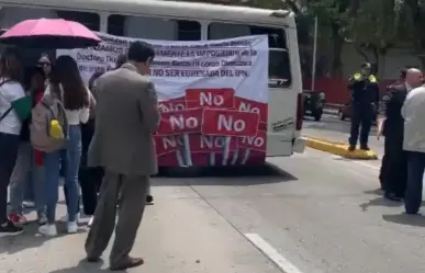 Docentes y personal administrativo del IPN, bloquean Circuito Interior