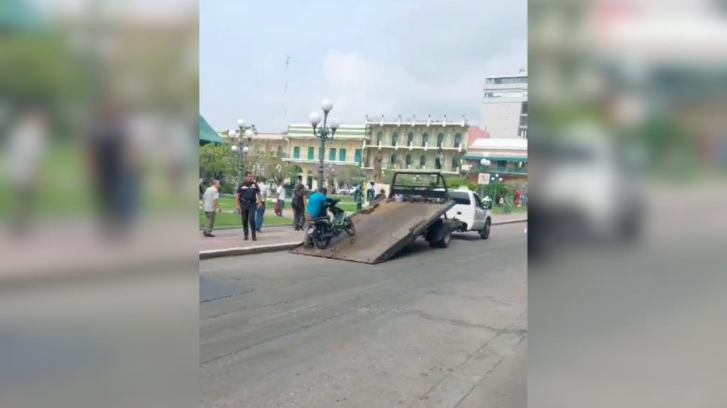 Llevaba su moto a la casa de empeño y tránsito se la quita en Tampico