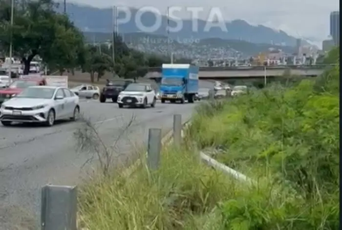 Una automovilista cayó al lecho del Río Santa Catarina. Foto. Captura de Imagen