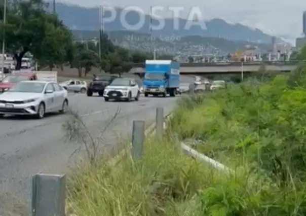 Cae automovilista al Río Santa Catarina