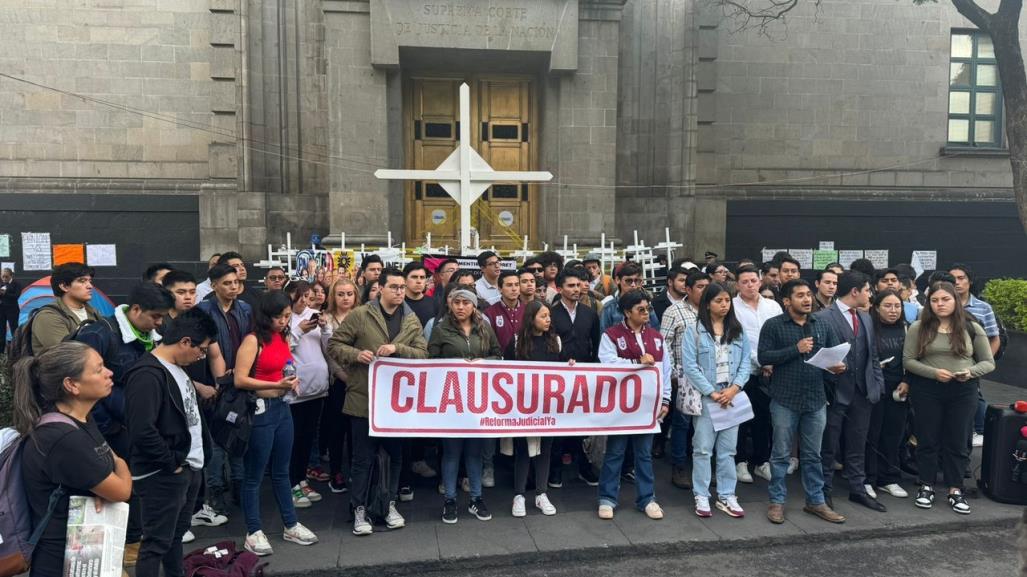 Jóvenes estudiantes clausuran Suprema Corte por reforma judicial