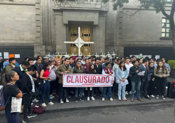 Jóvenes estudiantes clausuran Suprema Corte por reforma judicial