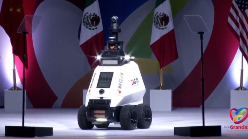 VIDEO: Robot saluda y habla a Durango en Segundo Informe de Gobierno de EVV