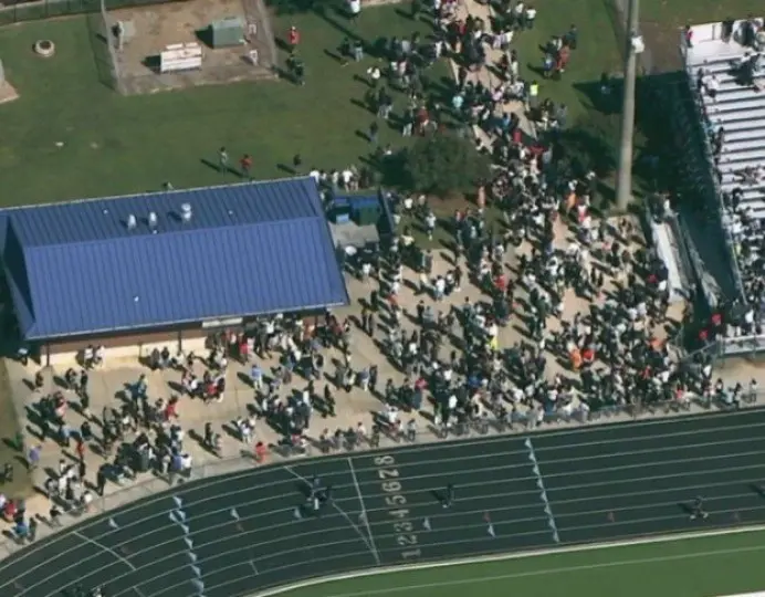 Tiroteo en escuela deja dos muertos en Estados Unidos; detienen a una persona