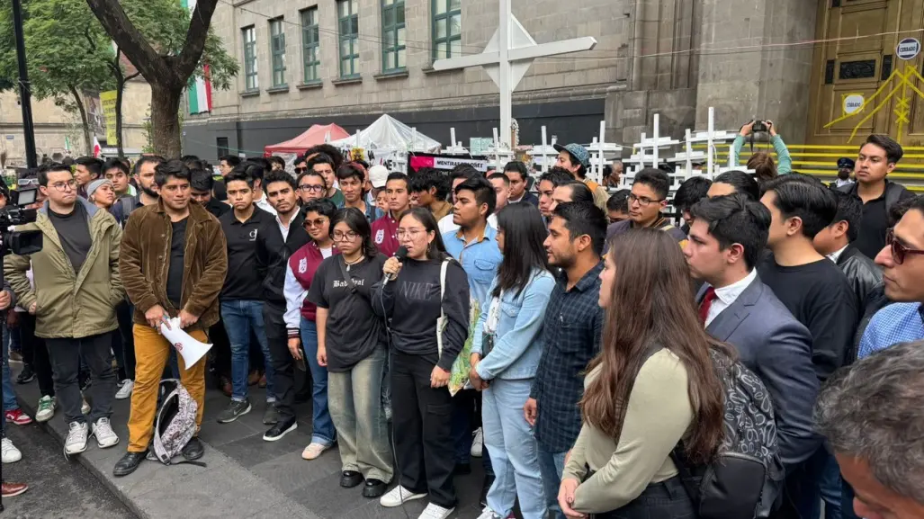 Estudiantes aprueban la reforma al Poder Judicial y se manifiestan en la SCJN