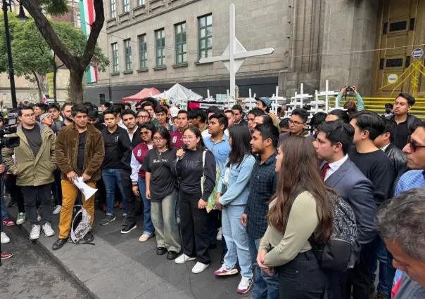 Estudiantes aprueban la reforma al Poder Judicial y se manifiestan en la SCJN