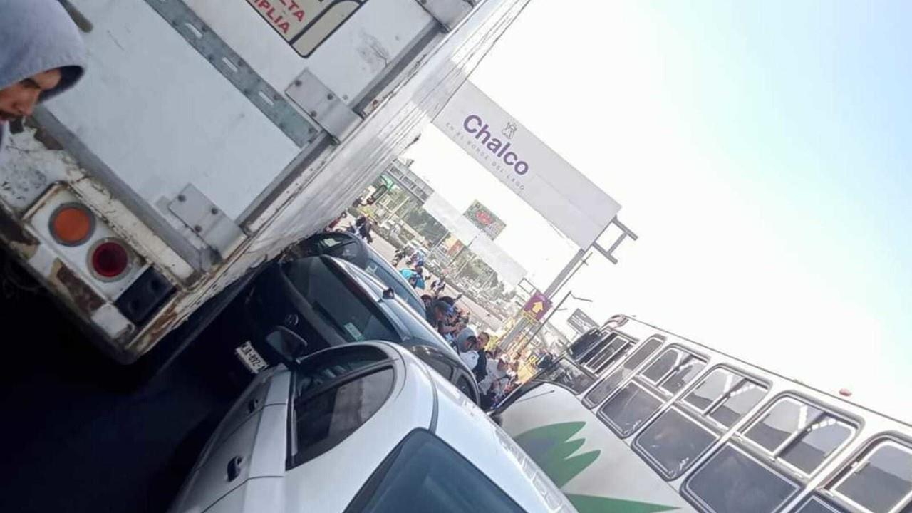 Colisión en la México-Cuautla genera tráfico intenso en Chalco. Foto: RRSS