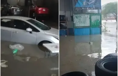 ¿Trae lancha? Lluvia inunda taller de autos en San Bernabé en Monterrey (VIDEO)