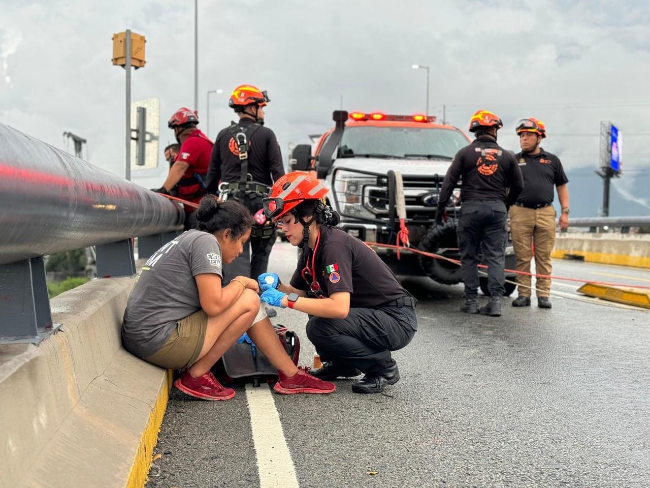 El hecho ocurrió sobre la avenida Constitución en su cruce con Pedro Martínez, a la altura del centro de Monterrey.. Foto: PCNL.