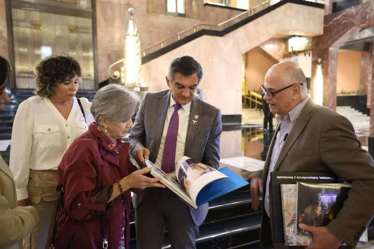 Durante su visita al Palacio de Bellas Artes, Villarreal Anaya también recorrió las instalaciones del recinto.