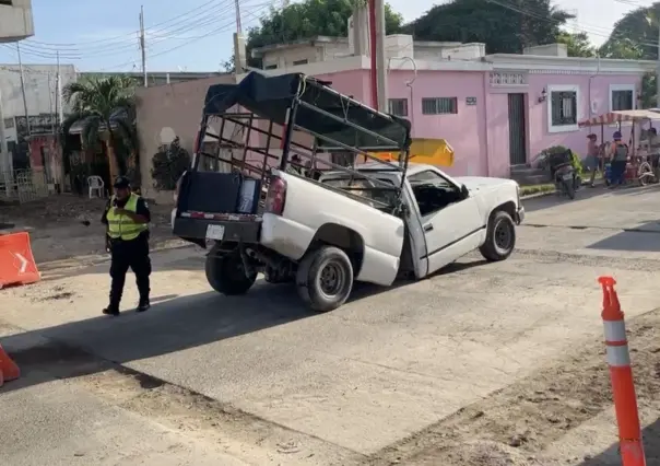 Curioso accidente en Progreso: camioneta se parte a la mitad