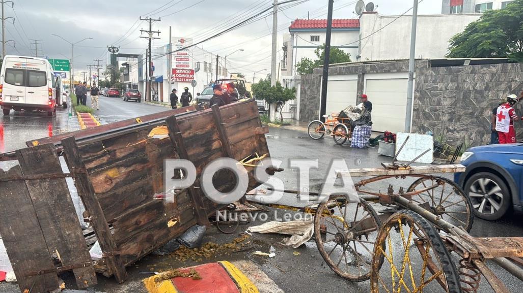 Choque deja padre e hija heridos en Monterrey