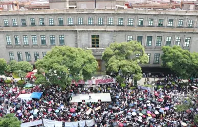 Miles de estudiantes exigen aprobación de Reforma Judicial en la SCJN