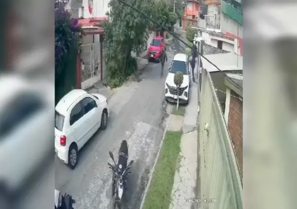 Por piernas...mujer corre más rápido que los ladrones y se salva (VIDEO)