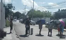 Cierran una calle del centro de Mérida ante la falta de energía