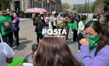 Protestan feministas frente al Congreso de Edomex; exigen despenalizar el aborto