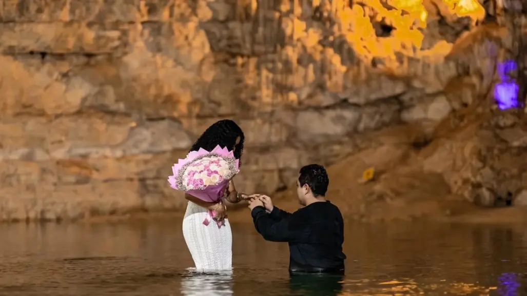 Propuesta de matrimonio única en el cenote Suytun