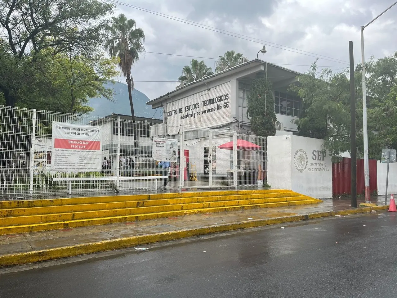 Las instalaciones del CETIS 66 en San Pedro Garza García, donde ocurrió la pelea. Foto: Azael Valdés.