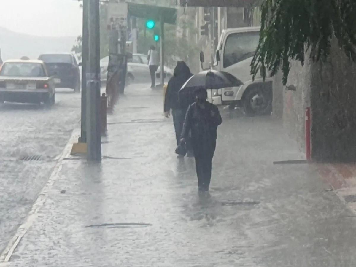 Los ciclones traen fuertes rachas de viento así como gran cantidad de lluvia. Foto: Debate.