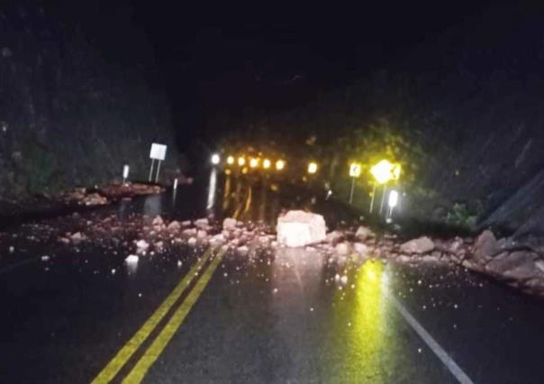 Lluvias provocan derrumbes en la Super Carretera Durango - Mazatlán