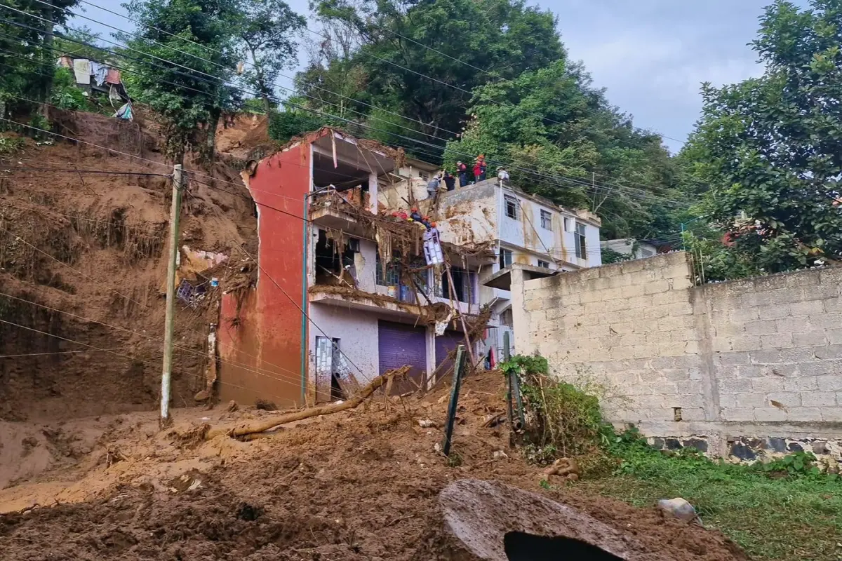 Derrumbe en la colonia 9 de Abril en Xalapa. Créditos: Rosalinda Morales.