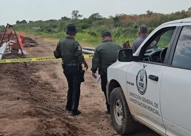 Elementos de la Fiscalía de Sinaloa en donde se encontraron los restos humanos. Foto: MSN.