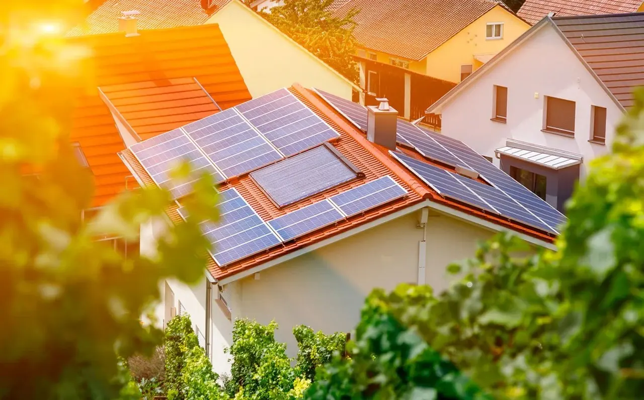 A pesar de que millones de viviendas en el mundo cuentan con paneles solares, el potencial energético de las casas sigue siendo desaprovechado.- Foto cortesía