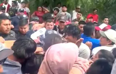 Linchamiento de delincuentes provoca pelea entre policías y pobladores